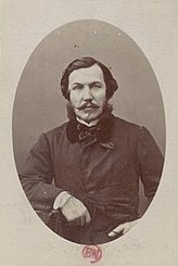 キダンの肖像写真