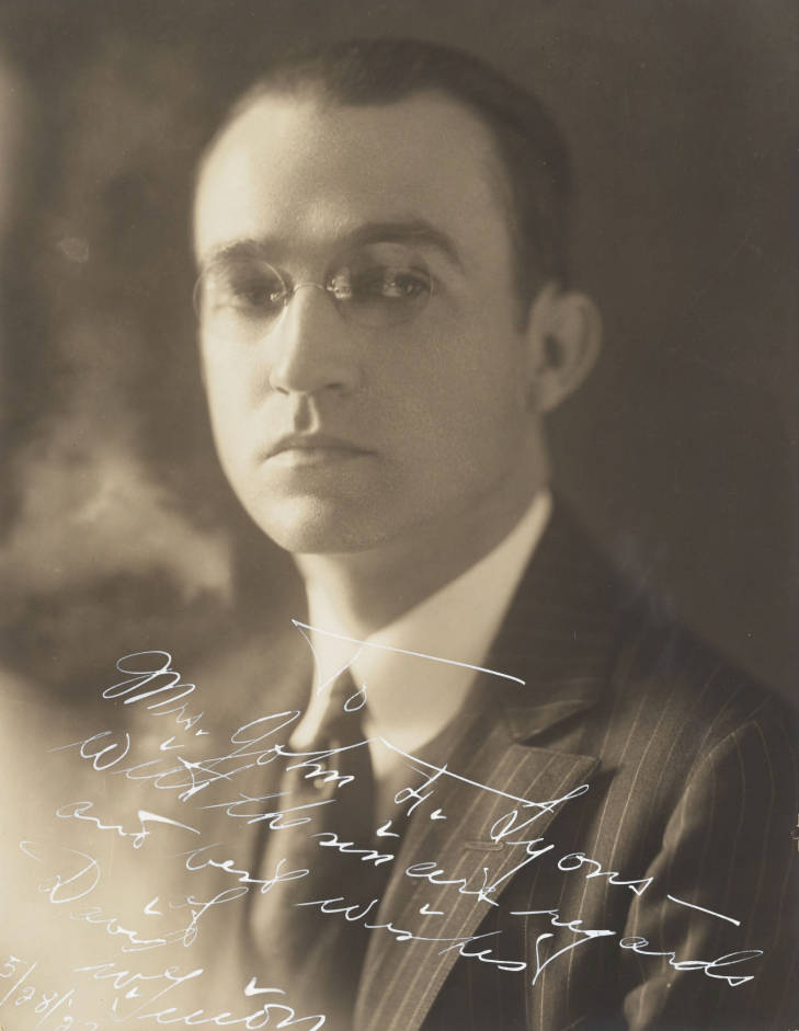 ギオンの肖像写真