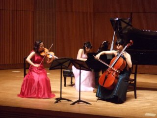 トリオ　クラングの肖像写真