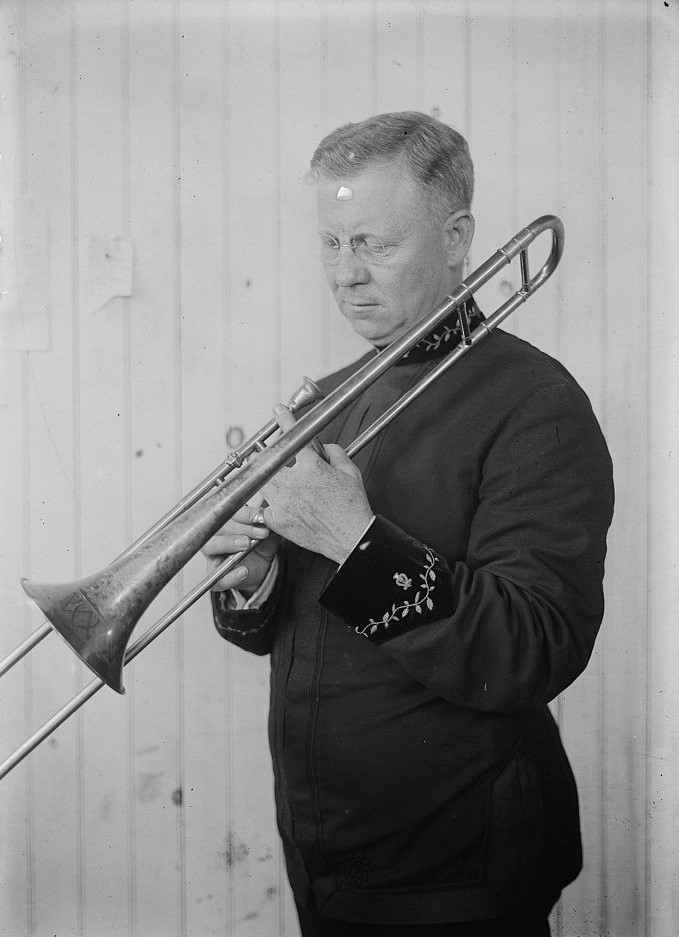 プライアーの肖像写真