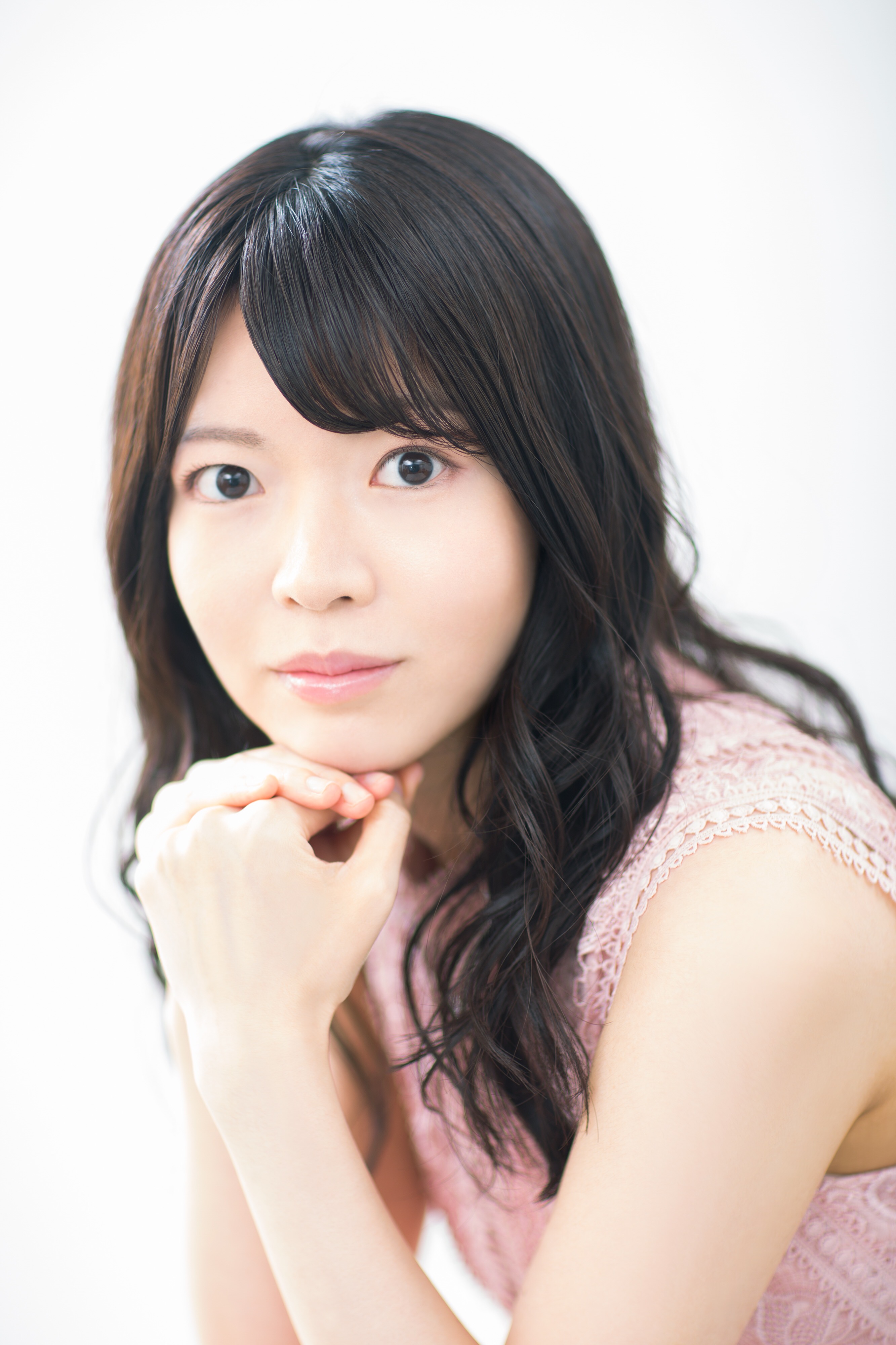 山田　磨依の肖像写真
